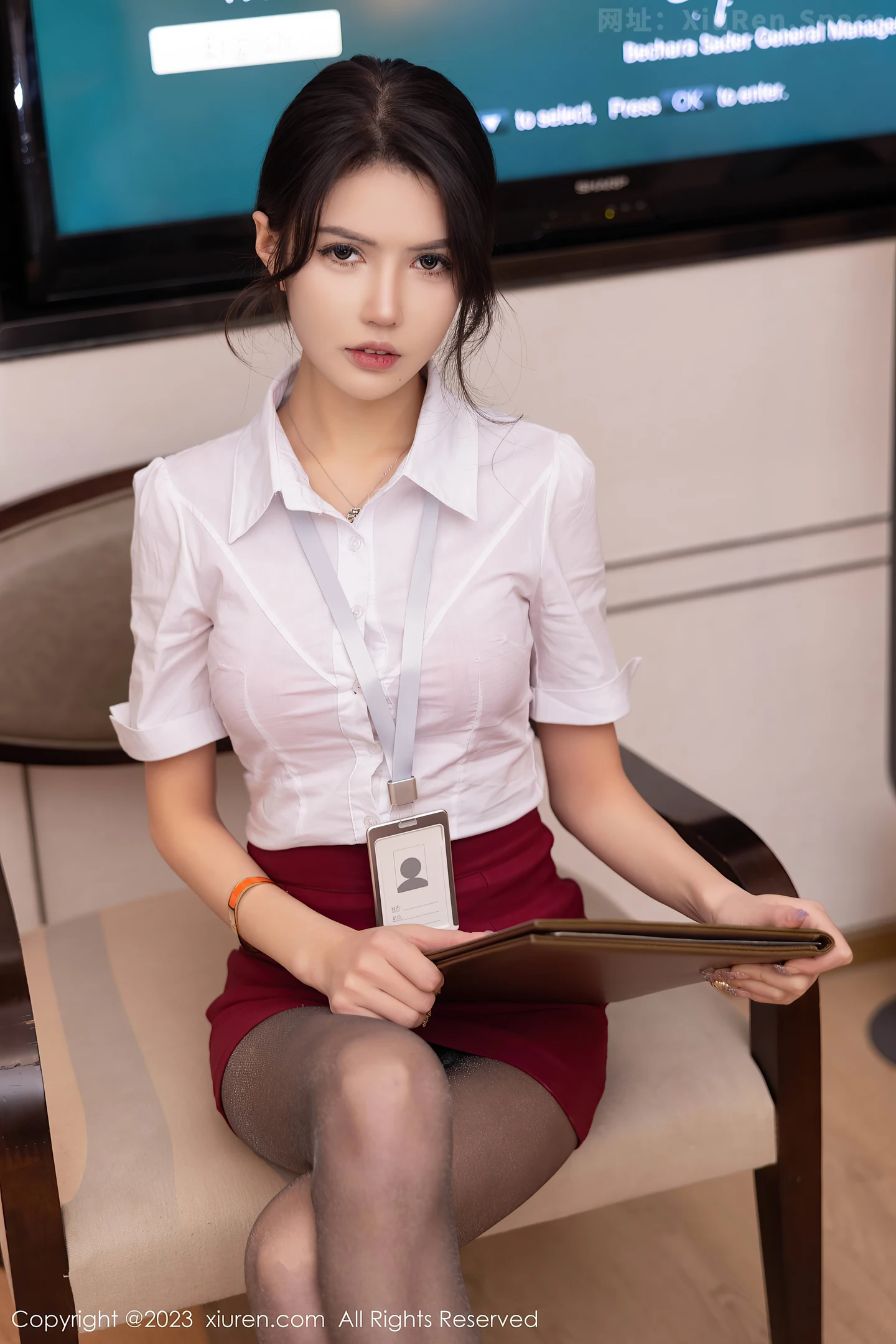 图片[5]-[XiuRen秀人网]2023.02.06 VOL.6222 王馨瑶yanni 黑色透视连体衣加比基尼泳装与灰色吊带裸背礼服裙性感写真集-秀人网官方网站